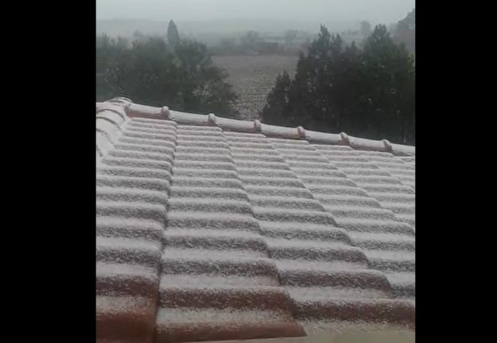 Ξεκίνησε να χιονίζει σε περιοχές γύρω από τη Θεσσαλονίκη (φωτο)