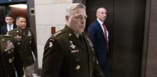 Ο υπουργός Άμυνας των ΗΠΑ κατάργησε τη φύλαξη του πρώην αρχηγού των ενόπλων δυνάμεων