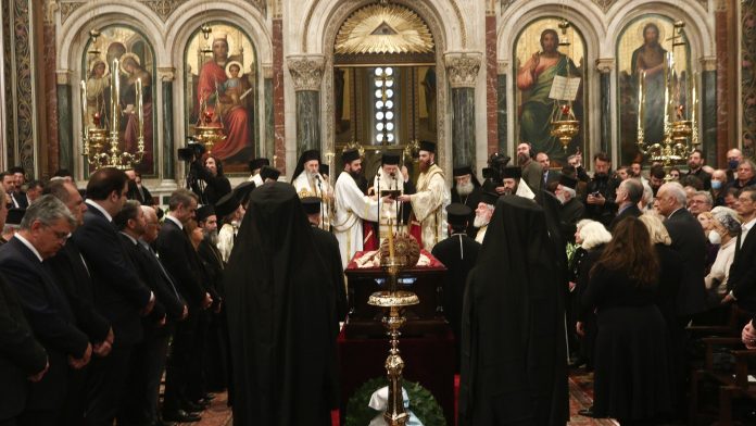 Έως αύριο το πρωί το σκήνωμα του Αρχιεπισκόπου Αναστάσιου στη Μητρόπολη – Την Τρίτη θα μεταφερθεί στην Αλβανία