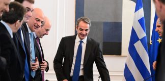 Τέμπη: Το Μαξίμου ψάχνει απαντήσεις στην κοινωνική οργή – Οι «εξαφανισμένοι» υπουργοί και πώς επηρεάζονται τα σχέδια για ανασχηματισμό