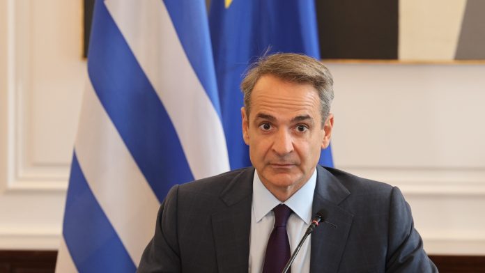 Η απόγνωση Μητσοτάκη και τα τρύπια… σωσίβια
