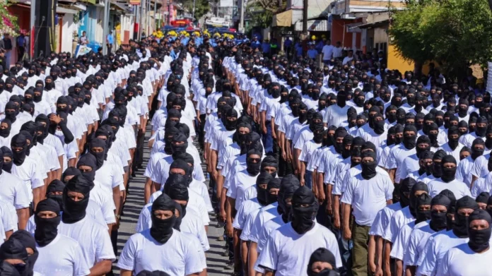 Η Νικαράγουα όρκισε χιλιάδες κουκουλοφόρους «εθελοντές αστυνομικούς»