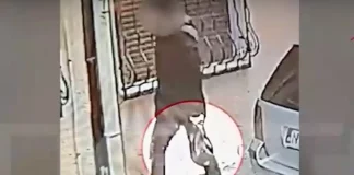 Διαρρήκτες βγαίνουν από διαμέρισμα στα Πατήσια με λεία άνω των 40.000 ευρώ