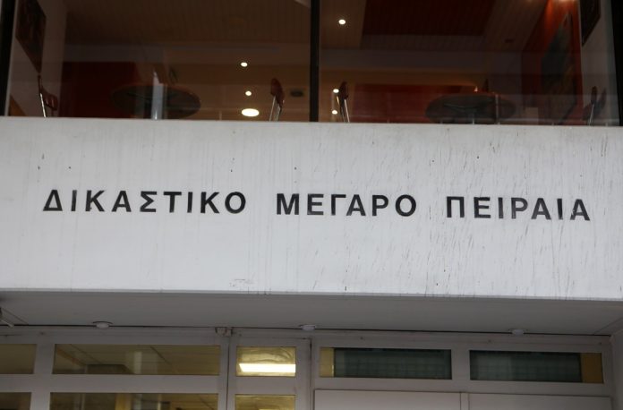 Ξεκίνησε στο Μικτό Ορκωτό Πειραιά η δίκη για τον θάνατο του 36χρονου Αντώνη Καργιώτη – Κατέθεσαν τα αδέλφια του