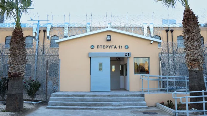 Σε κατάσταση διάλυσης οι κεντρικές φυλακές της Κύπρου – Αποδράσεις, ξυλοδαρμοί και… podcast από ισοβίτη Σε κατάσταση διάλυσης οι κεντρικές φυλακές της Κύπρου - Αποδράσεις, ξυλοδαρμοί και... podcast από ισοβίτη