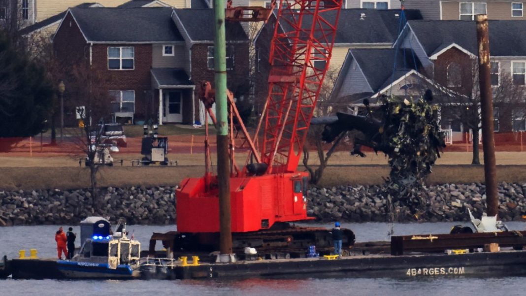 2025-02-06T212202Z_790126396_RC28PCAOK9L8_RTRMADP_5_USA-CRASH-WASHINGTONDC-1200x675