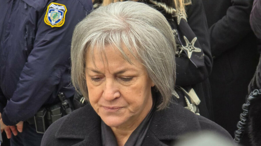 202502201105210521-900x506