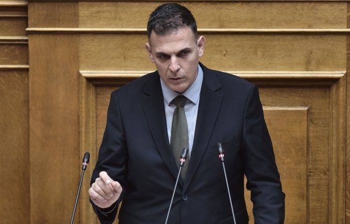 Γ.Καραμέρος για έγκλημα στα Τέμπη: «Η δολοπλοκία της συγκάλυψης αποδείχθηκε στη συνέντευξη του πρωθυπουργού»