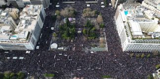 Η Δημοκρατία κινδυνεύει κύριε Μητσοτάκη ή το «καθεστώς» σας;