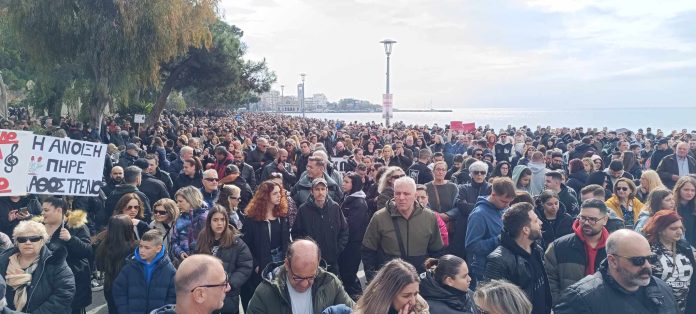 Συγκέντρωση για τα Τέμπη: Σοβαρά επεισόδια στην Θεσσαλονίκη – (VIDEO-ΦΩΤΟ)