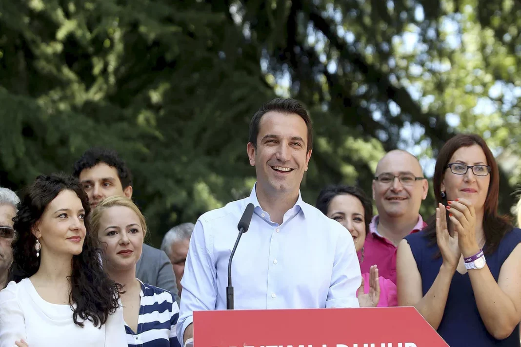 6370ad28398b0c94fecdca644cb4fb4c_XL