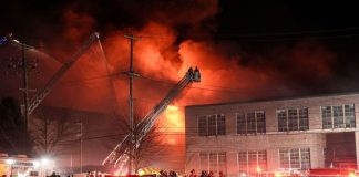 Μεγάλη φωτιά ξέσπασε σε εγκαταστάσεις αεροδιαστημικής εταιρείας στην Πενσιλβάνια