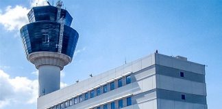 Τα «χαστούκια» της Κομισιόν για τη μη συμμόρφωση της Ελλάδας – Τι απαντά η ΥΠΑ στις κατηγορίες των ελεγκτών εναέριας κυκλοφορίας για τα απαρχαιωμένα συστήματα αεροναυτιλίας
