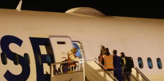 Κυβερνητικό σόου Παναγιωτόπουλου για τον επαναπατρισμό μεταναστών – Έκαναν φιέστα με πτήση ρουτίνας της Frontex