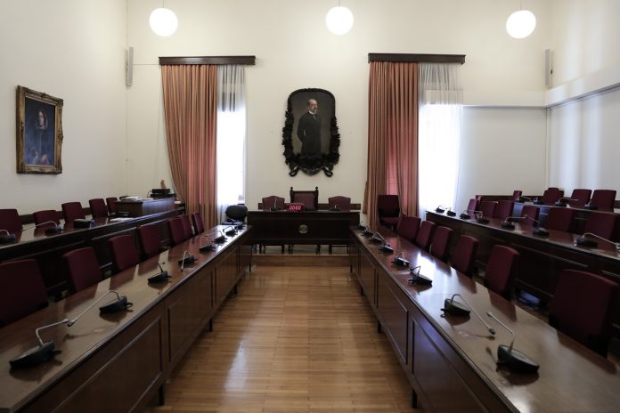 Βουλή: Ζεσταίνουν τις μηχανές τα κόμματα για τη συζήτηση της προανακριτικής για τη τραγωδία στα Τέμπη