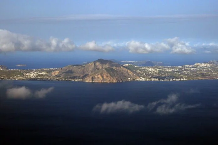 SANTORINI-24-696x464