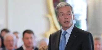 Υπουργός στη Νέα Ζηλανδία παραιτήθηκε γιατί άγγιξε συνεργάτη στον μπράτσο