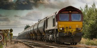 ΗΠΑ: Κλέφτες «χτυπούν» εμπορικά τρένα για να πάρουν ακυκλοφόρητα και μη παπούτσια της Nike