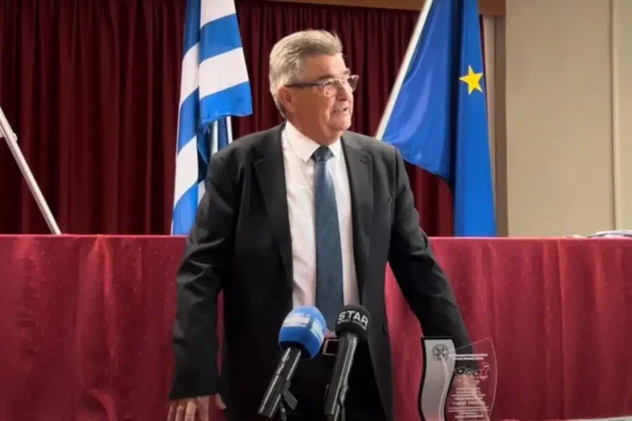 Απερχόμενος διοικητής της ΕΛΑΣ «έφτυσε» τον Χρυσοχοΐδη: Οι αιχμές και η αποχώρηση από την εκδήλωση χωρίς να παραλάβει το βραβείο του! (VIDEO)