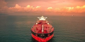 Αποκάλυψη Guardian: Οι Έλληνες εφοπλιστές πούλησαν 127 τάνκερ στη Ρωσία για τον «γκρίζο στόλο» της