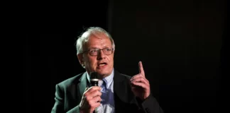 Ο Τσελέντης έβγαλε στη «σέντρα» τον Συνολάκη – «Βολεύονται και τα βαφτιστήρια»