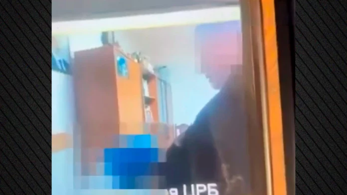 Ρωσία: Βίντεο «έκαψε» γιατρό – Ξέχασε ανοιχτή την κάμερα και είδαν νοσοκόμα να του κάνει στοματικό σεξ