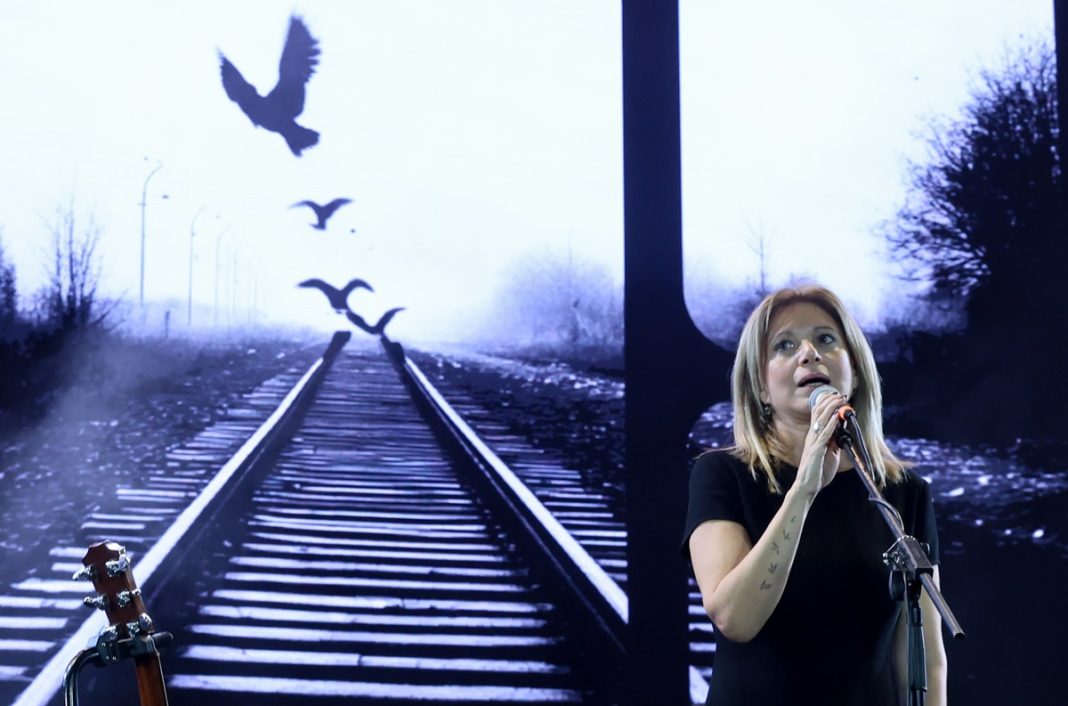 karistianou-synaylia987