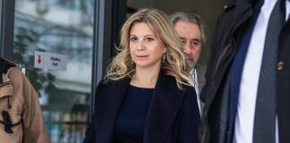 Μαρία Καρυστιανού σε Νικήτα Κακλαμάνη: Απαντήστε αν οι μηνύσεις κατά πολιτικών διαβιβάστηκαν ή «καταχωνιάστηκαν» αμελλητί