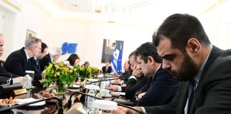 Τέμπη: Η κυβέρνηση σε… βέρτιγκο, μετά και την κίνηση του ΠΑΣΟΚ για προανακριτική κατά του Τριαντόπουλου