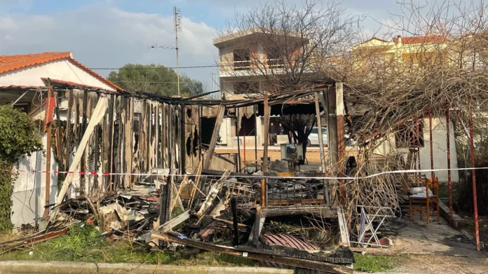 Άγρια δολοφονία στη Θεσσαλονίκη: Τον χτύπησε με ξύλο στο κεφάλι, τον έλουσε με οινόπνευμα και τον έκαψε