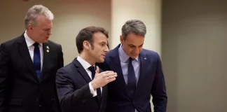 Μητσοτάκης: Από τον Μακρόν στον Τασούλα, στη σκιά των Τεμπών