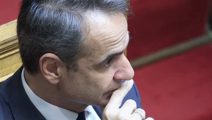 Έφυγε έξαλλος με τα άδεια έδρανα των βουλευτών του!