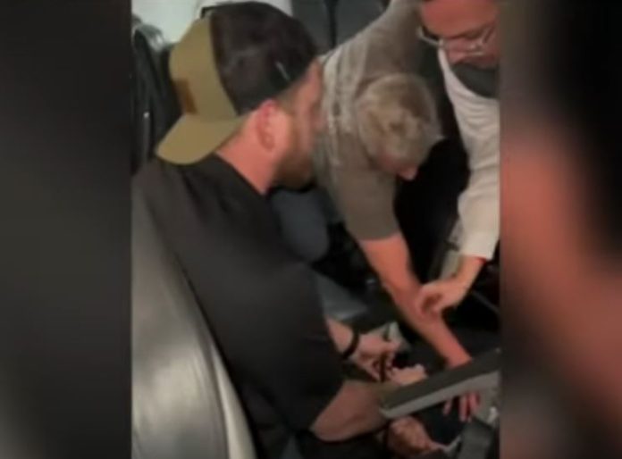 ΗΠΑ: Άνδρας έσπασε το παράθυρο του αεροπλάνου εν ώρα πτήσης