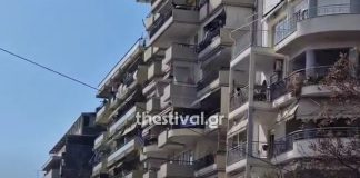 Θεσσαλονίκη: Πολίτες ρίχνουν νερό από τα μπαλκόνια στους κουκουλοφόρους που δημιουργούν ένταση (video)