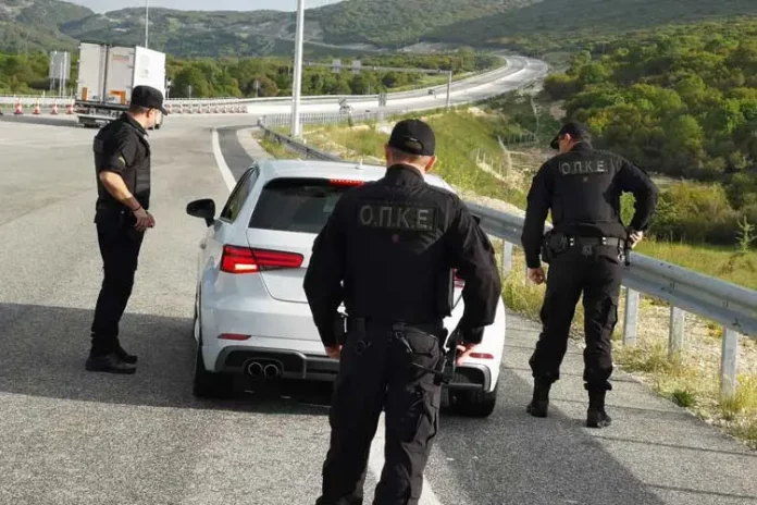 Επεισοδιακή σύλληψη διακινητή μεταναστών στο Κιλκίς – Ανέπτυξε ταχύτητα και εξετράπη της πορείας του