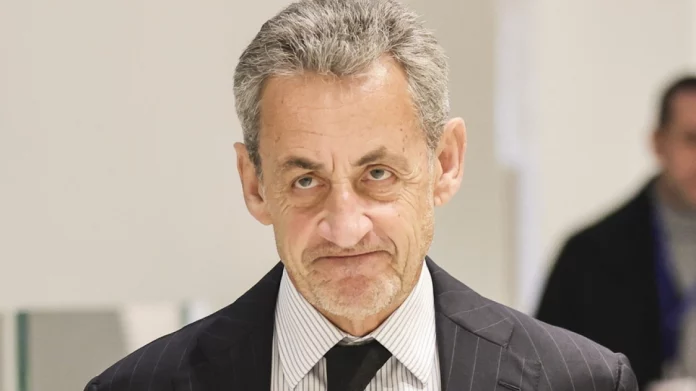 Γαλλία: Σε κατ’ οίκον περιορισμό με ηλεκτρονικό βραχιολάκι ο Νικολά Σαρκοζί