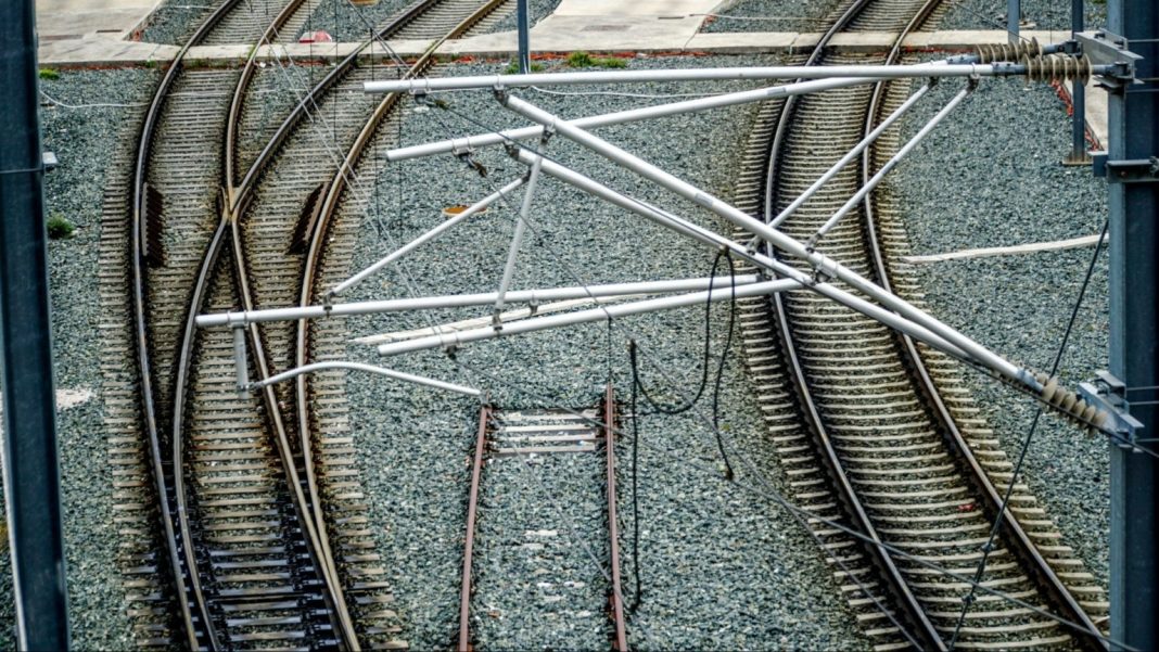 sidirodromos-treno-1536x864