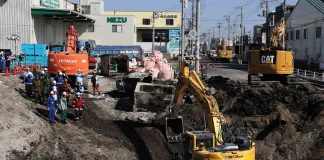 Στα 40 μέτρα η καταβόθρα που «κατάπιε» φορτηγό στην Ιαπωνία – Σε σωλήνες αποχέτευσης εντοπίστηκε το όχημα