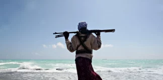 IMB: Μάστιγα για τη ναυτιλία η πειρατεία παρά την μικρή μείωσή της το 2024 – Αυξήθηκε η ομηρία των ναυτικών