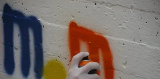 Λουτράκι: Άγνωστοι έκαναν ζημιές στο σχολικό κτήριο και έγραψαν αισχρά συνθήματα κατά καθηγητών