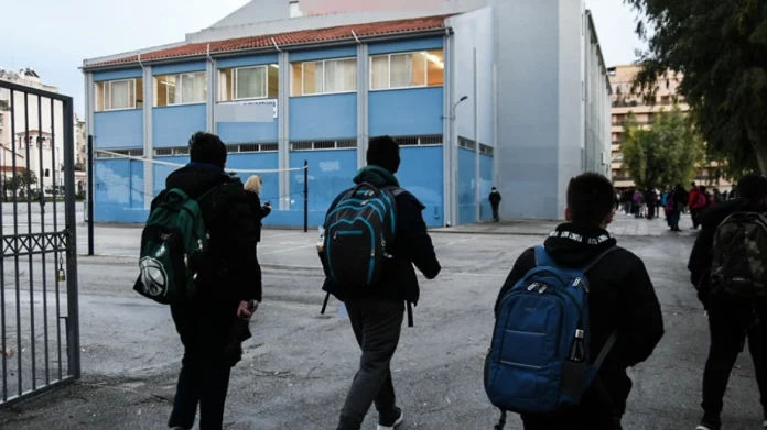 Αχαΐα: Μαθητής γυμνασίου έκανε χρήση ναρκωτικών μέσα στο σχολείο – Μεταφέρθηκε με σπασμούς στο νοσοκομείο Ρίου, 2 συλλήψεις