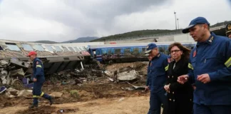 Η απούσα Σακελλαροπούλου δίνει μαθήματα… συμπαράστασης στις οικογένειες των Τεμπών!