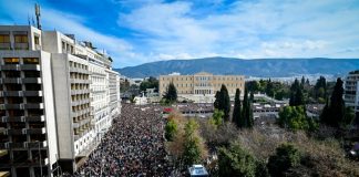 Τέμπη: Στο «κόκκινο» η πολιτική αντιπαράθεση – Στους δρόμους η κοινωνία – Δεν θα αποδοθεί δικαιοσύνη, λέει το 68%