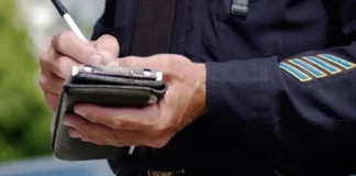 Θεσσαλονίκη: Χτύπησε με το φορτηγό τροχονόμο επειδή του έκοψε κλήση – Προσπάθησε να τον χτυπήσει ξανά με όπισθεν