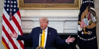 Ο Τραμπ στρώνει «κόκκινο χαλί» στον Πούτιν: Έχω καλές συνομιλίες μαζί του – «Φαρμάκι» για Στάρμερ και Μακρόν