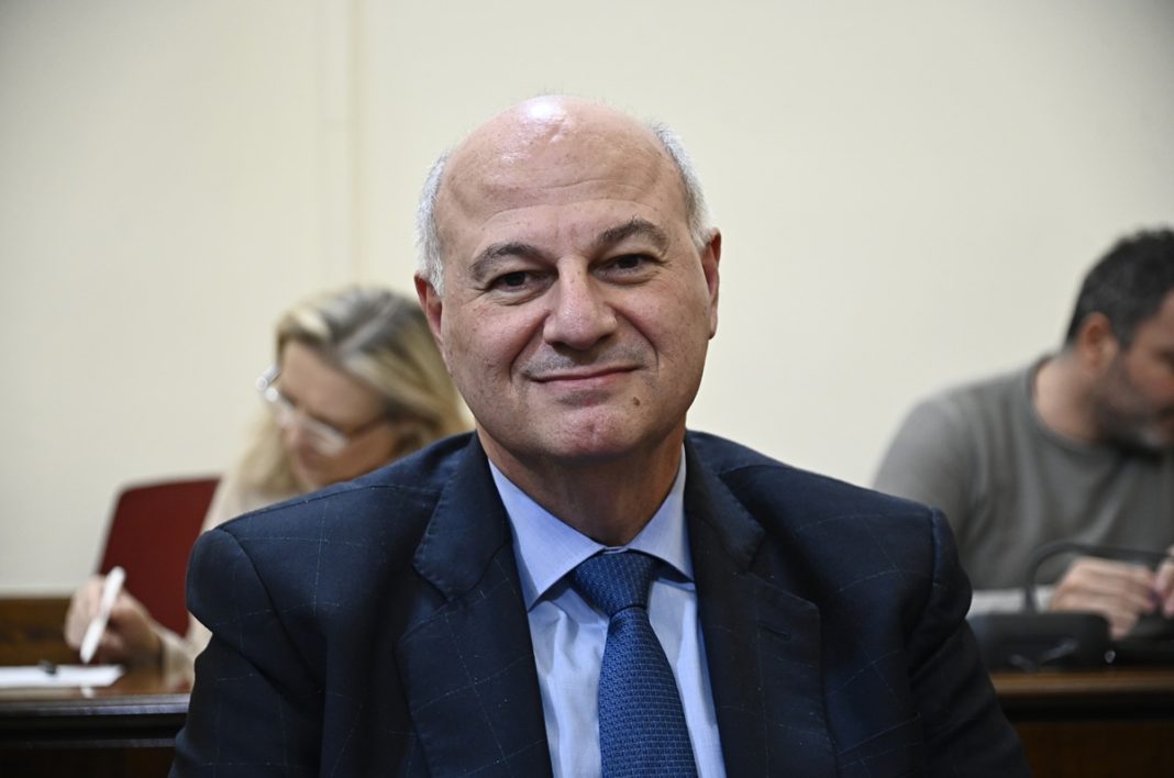 ÄÉÁÑÊÇÓ ÅÐÉÔÑÏÐÇ ÐÁÑÁÃÙÃÇÓ ÊÁÉ ÅÌÐÏÑÉÏÕ <br><br> ÊÙÍÓÔÁÍÔÉÍÏÓ ÔÓÉÁÑÁÓ ÕÐÏÕÑÃÏÓ ÁÃÑÏÔÉÊÇÓ ÁÍÁÐÔÕÎÇÓ ÔÑÏÖÉÌÙÍ