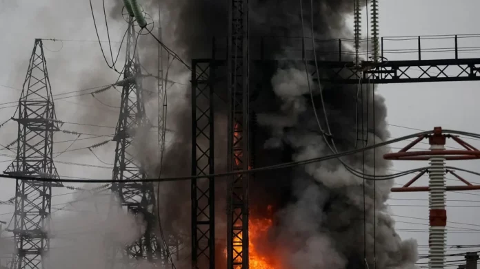 «Περιορισμούς» στην ηλεκτροδότηση στην Ουκρανία εν μέσω ψύχους μετά από ρωσική επιδρομή