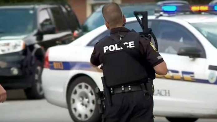 ΗΠΑ: Η στιγμή που άνδρας ανατινάζει τη σύζυγό του μέσα στο αυτοκίνητο μετά από τσακωμό (VIDEO)