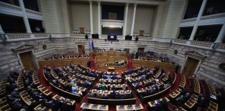 Τέμπη: Στη δίνη ακραίας πόλωσης το πολιτικό σκηνικό – Πεδίο μάχης η Βουλή