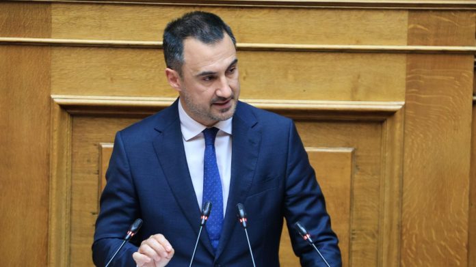 Χαρίτσης προς ΝΔ: Μιλάτε για τους αγρότες που εξευτελίσατε με τους «φραπέδες» στη Βουλή